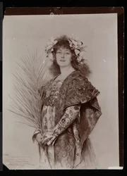 Porträt von Sarah Bernhardt als Gismonda, 1895 oder 1896